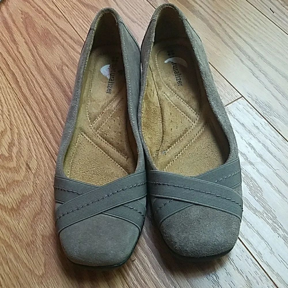 Naturalizer Creaver light brown leather flats Sz 6.5 NEW